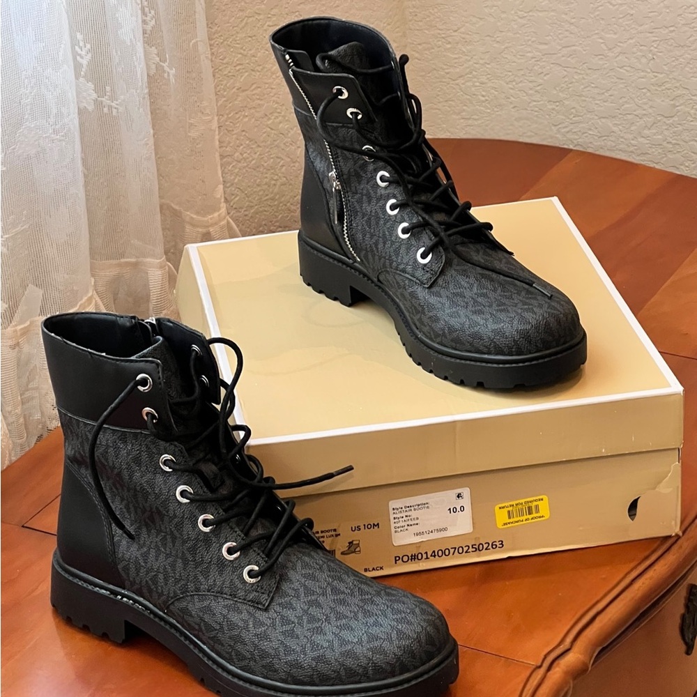 Michael Kors Black Alistair Lace-Up Lug Sole Combat Booties Women’s Size 10M